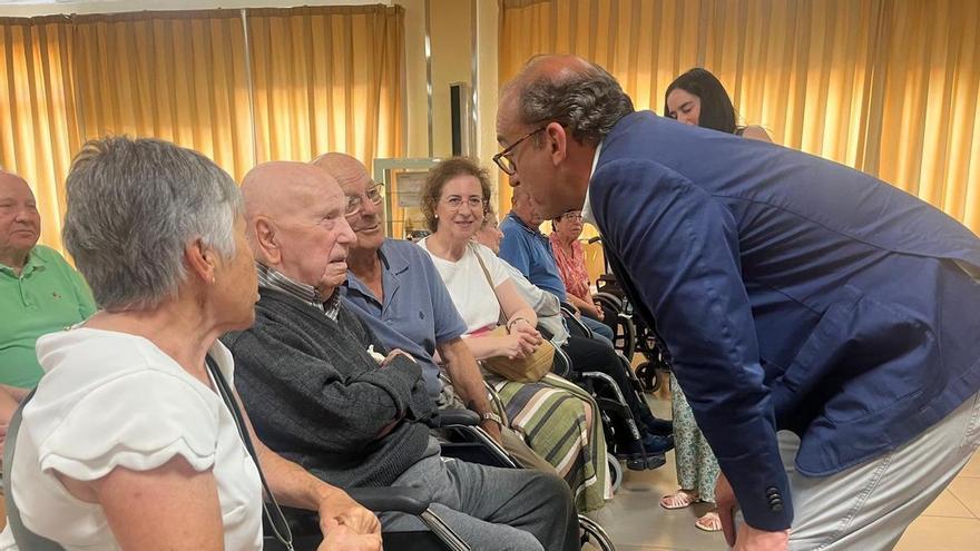 Vídeo | Jesús Redondo, el hombre más longevo de España, sopla 111 velas en Cáceres