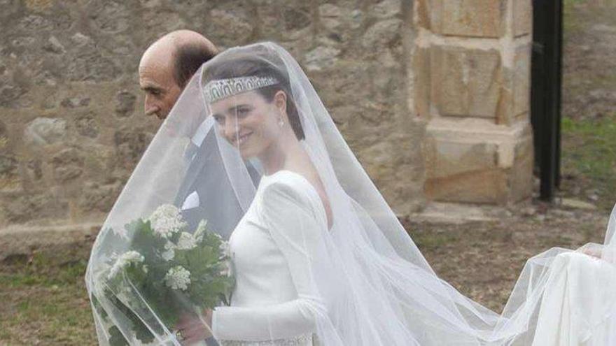 Hilaria Armada, hija del conde de Güemes, con la millonaria diadema en su boda.