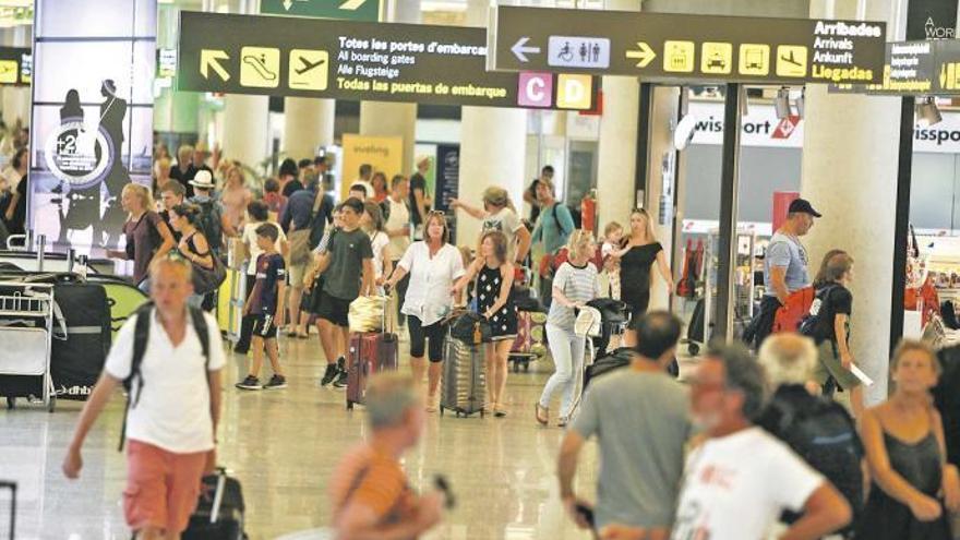 Wuselig geht es zurzeit auf dem Flughafen zu.