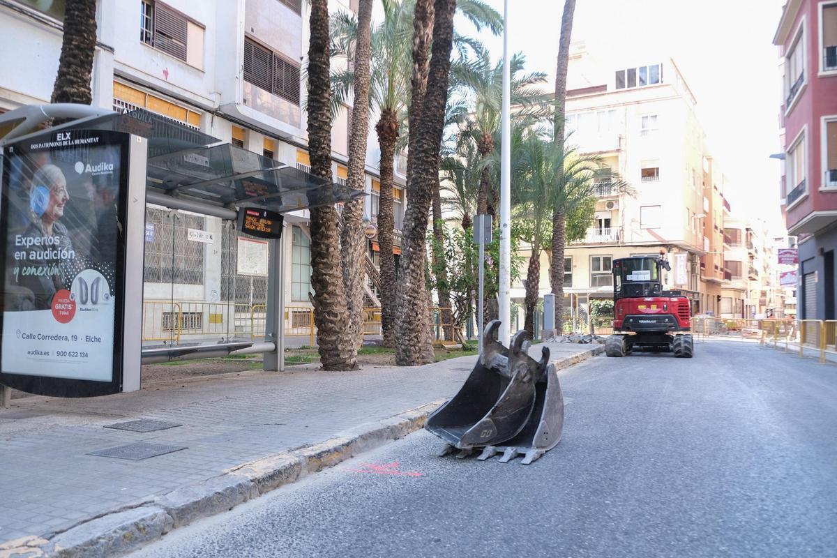 La parada del autobús está cerrada hasta el final de los trabajos en calle Daoiz
