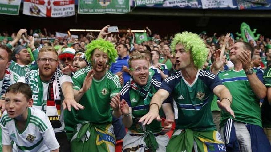 Seguidores norirlandeses, durante el partido ante Alemania.