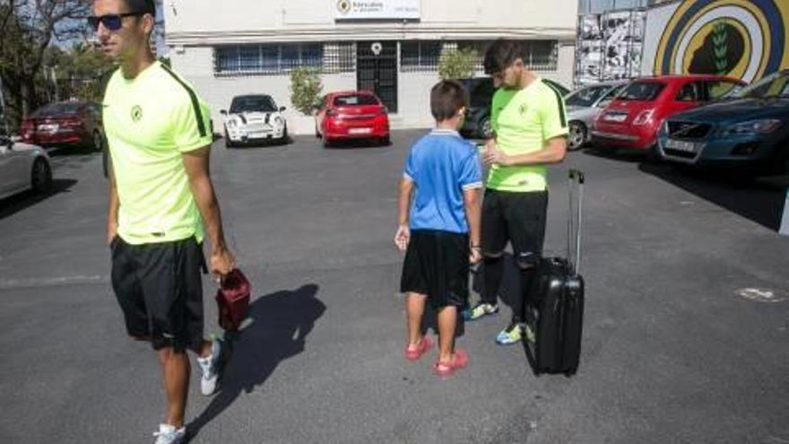 Miguel Ángel Nieto y Javi Flores, antes de un viaje a principios de temporada.