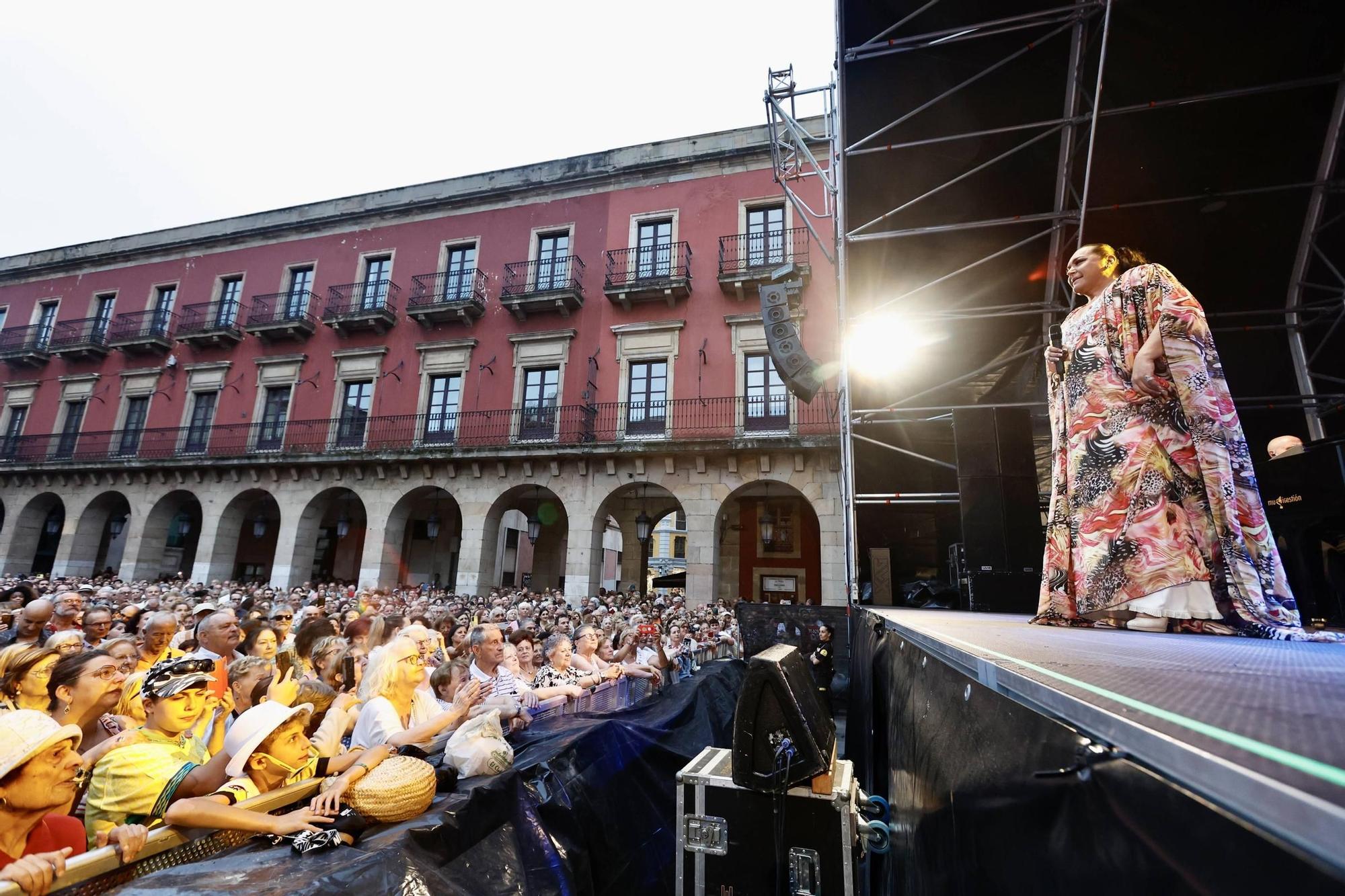 Así fue la actuación de Falete en Gijón, en imágenes