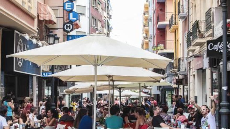 Terrazas en el entorno de la calle Castaños, epicentro del tardeo.