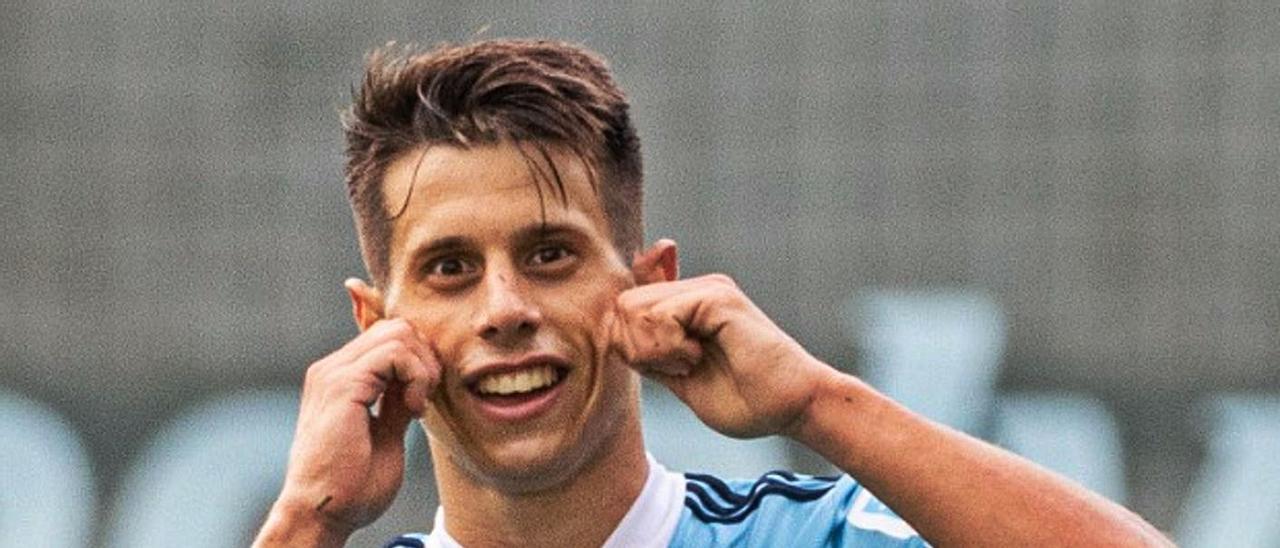 Alfon celebra un gol con
el Celta B.  | // RC CELTA