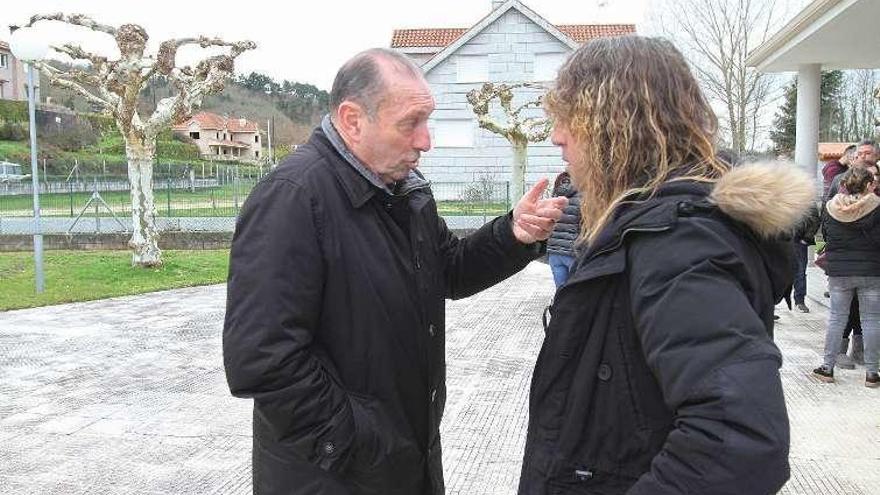 Quini, ayer en Allariz, con el entrenador de fútbol gallego Insuela.