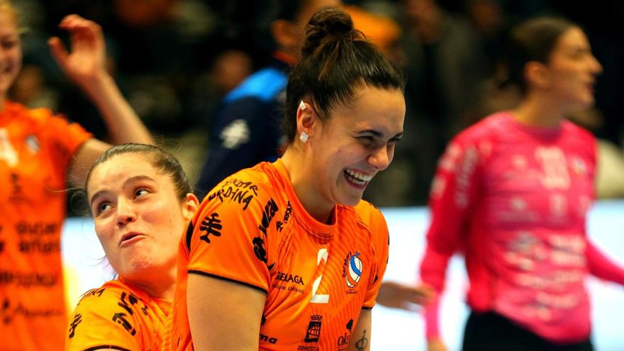 Elba Álvarez, la canterana del Balonmano Zamora que pone la sonrisa al segundo &quot;triplete&quot; del Super Amara Bera Bera