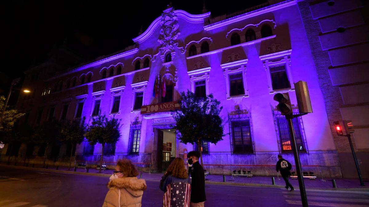 El compromiso de la UMU con la lucha contra la violencia de género vuelve a quedar patente gracias a la lectura del manifiesto por la igualdad y a la realización de concursos visibilizadores