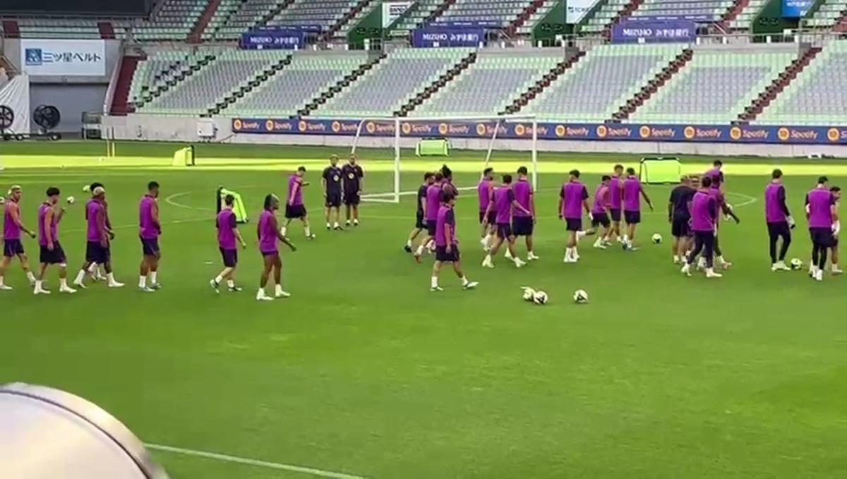 El Barça realiza el primer entrenamiento de la gira por Asia