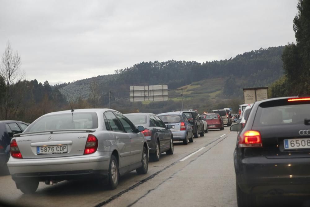 Un accidente en la "Y" provoca varios kilómetros de atasco en dirección Oviedo