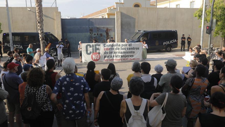 Protestas en el CIE Zapadores por la muerte de un interno