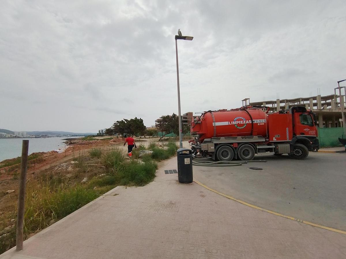 El eterno problema de los vertidos fecales en la bahía de Portmany