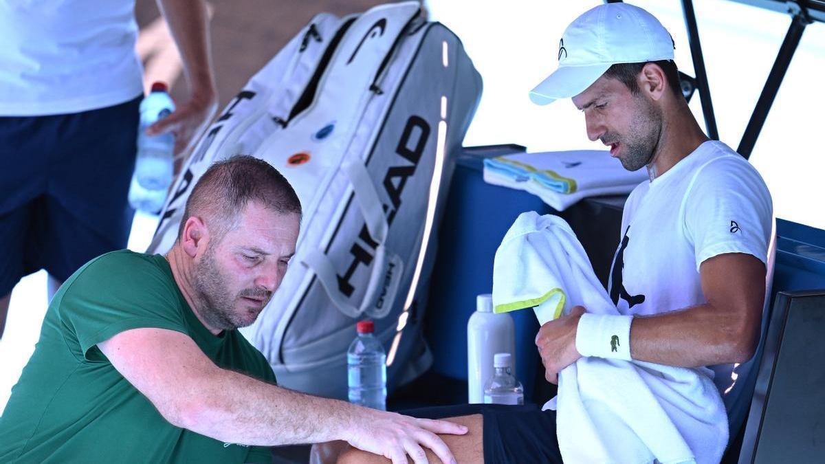 La ímagen de Djokovic en el último entrenamiento que ha desatado la preocupación entre sus fans antes de su debut frente a Carballés