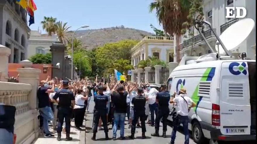 Vídeo: Bermúdez desaloja a Hernández y recupera la Alcaldía de Santa Cruz