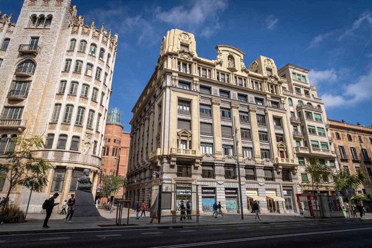 Bacelona 09/04/25 Barcelona. Imágenes de las obras en Via Laietana, Porta del Palau. Es el local que hace esquina con Via Laietana, la calle Ramon y la calle Palau de la Música. La dirección exacta es Via Laietana 54. AUTOR: MANU MITRU
