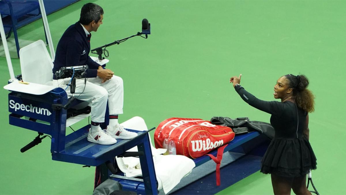 Serena Williams y el juez de silla, el portugués Carlos Ramos, durante su disputa en la final del US Open