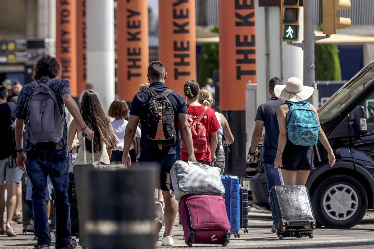 Pasajeros en el aeropuerto de Palma.