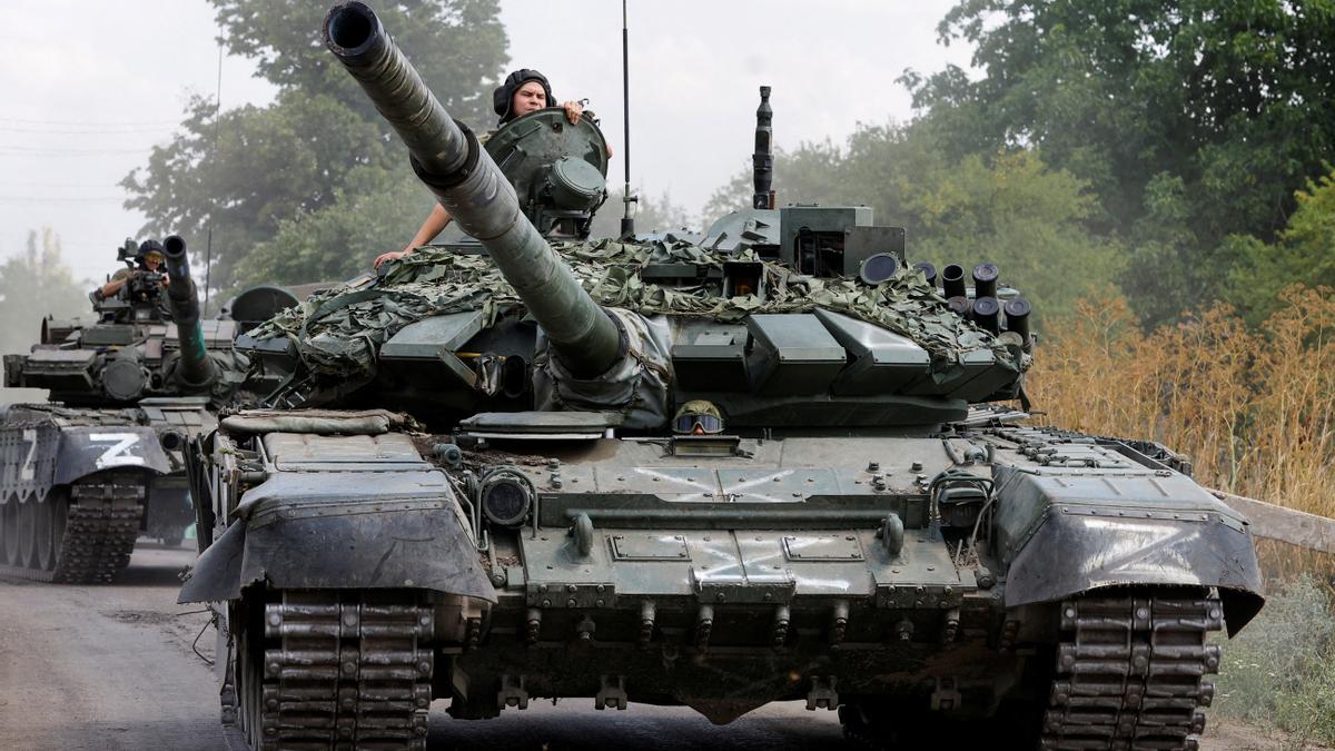 FILE PHOTO: Service members of pro-Russian troops drive tanks in the course of Ukraine-Russia conflict near the settlement of Olenivka