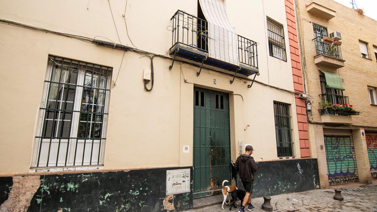 Vivienda en la calle Torreblanca de Sevilla.