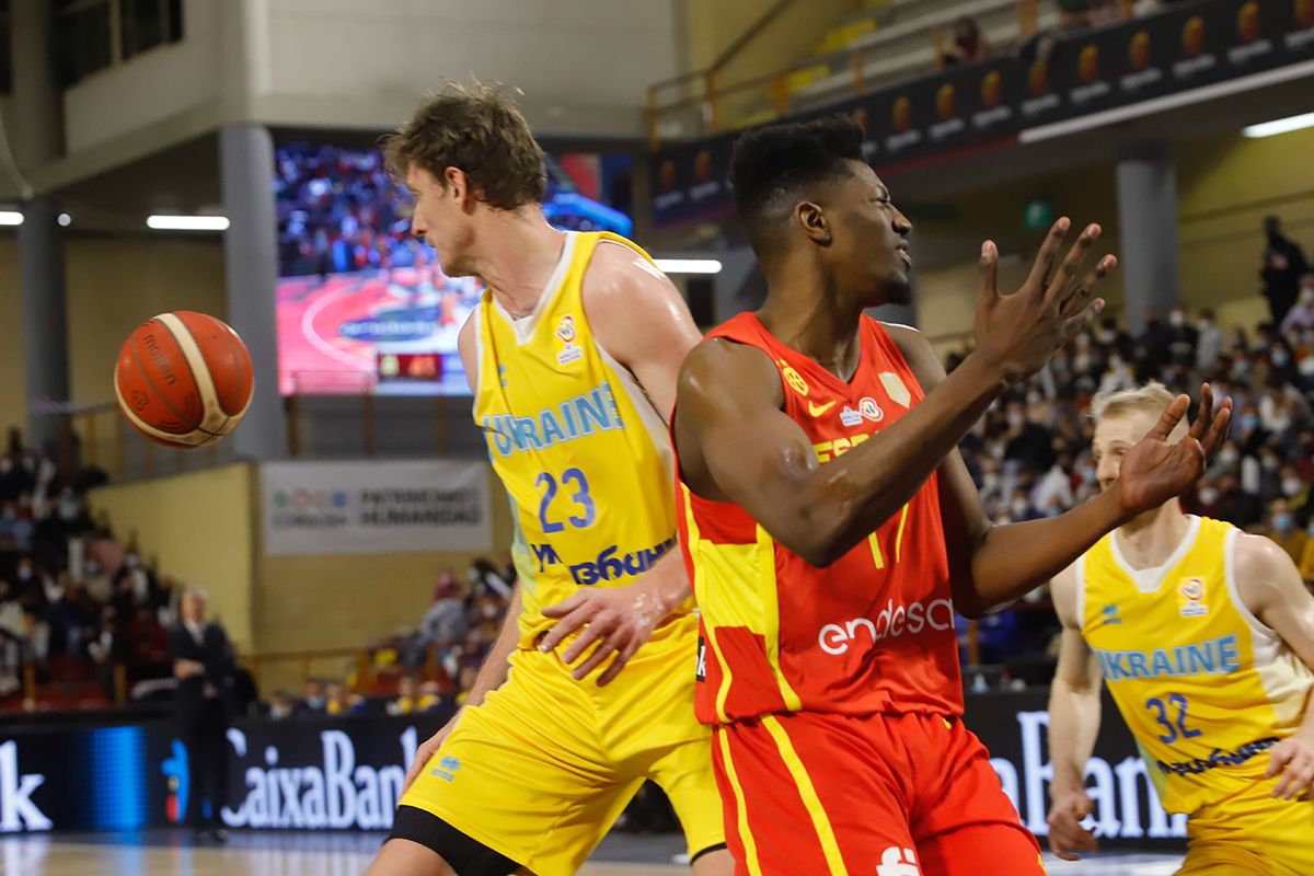 Las imágenes del partido de baloncesto España-Ucrania en Vista Alegre