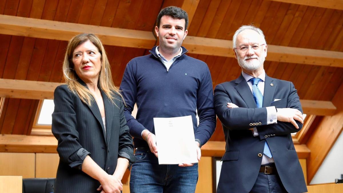 María Bastida, Gonzalo Louzao y Roberto Pereira en la presentación del informe económico