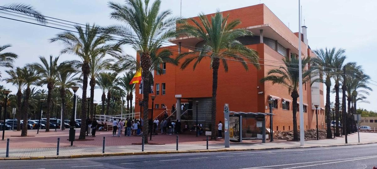 La Comisaría de la Policía Nacional de Elche, en una imagen de este mismo martes.