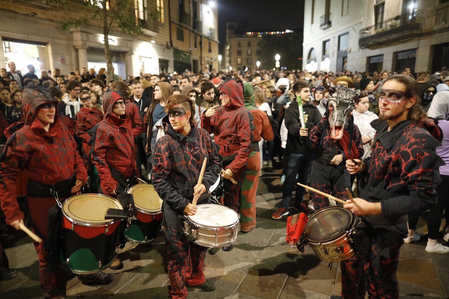 Els diables del correfoc tornen a desfilar pel Barri Vell de Girona