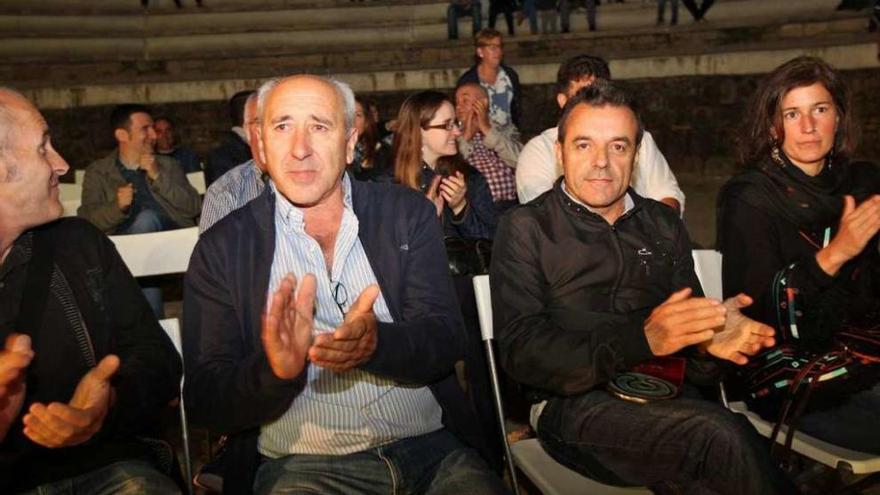 Luis Ferro y Javier Teniente, dos de los homenajeados, durante la gala. // Bernabé/Cris M.V.