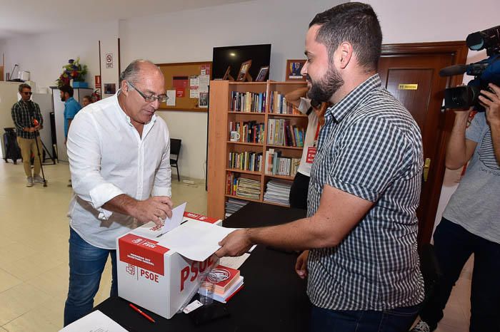 Votantes en las Primarias del Partido Socialista ...