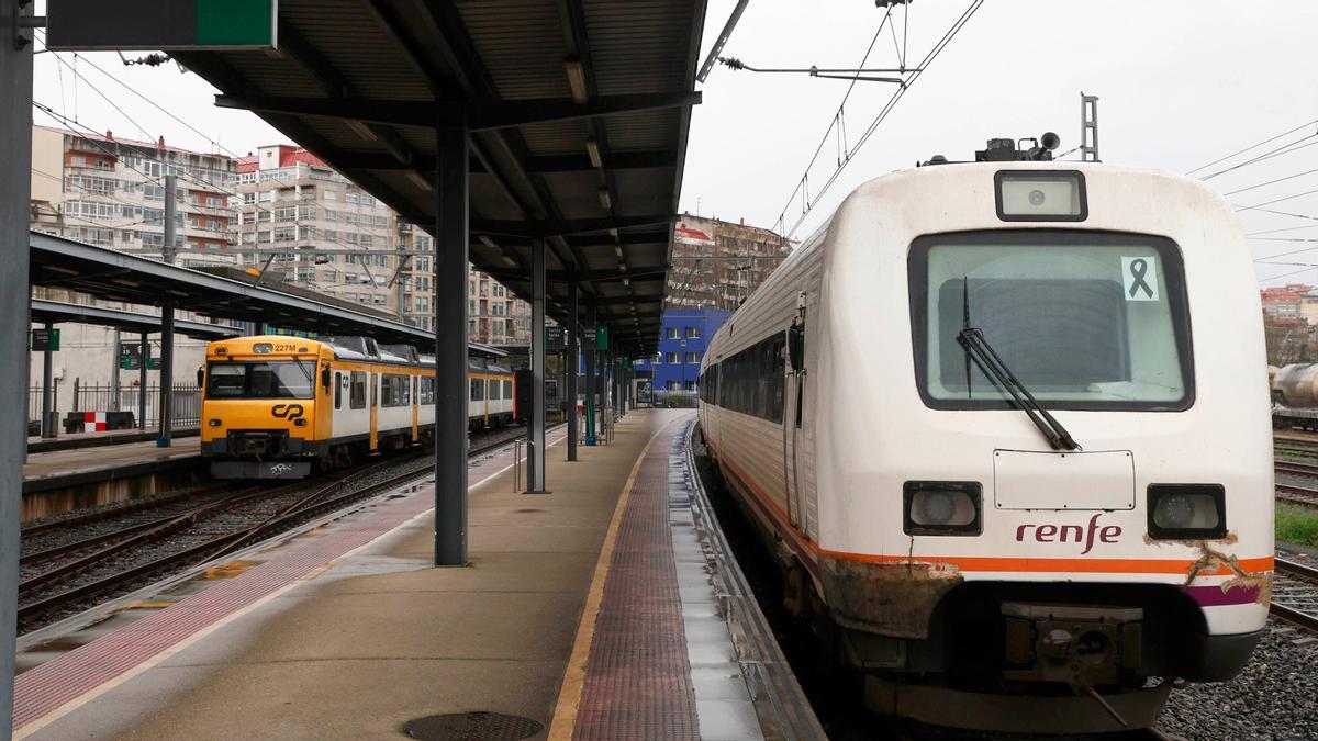 Trenes en la estación de Guixar, en Vigo, la semana pasada.
