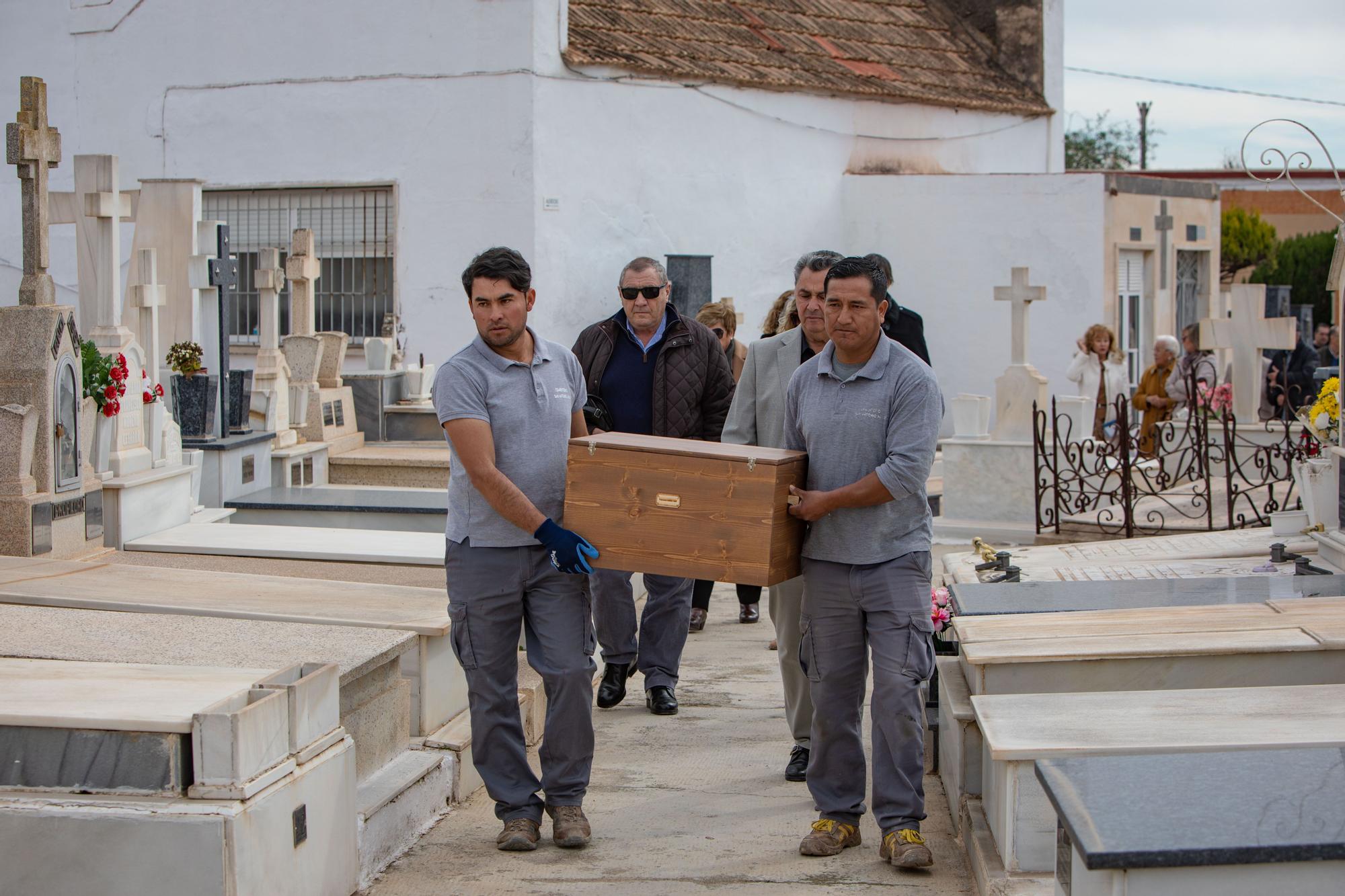 Entierran los restos de Francisco Solano, el cartagenero que murió en el penal franquista de Formentera