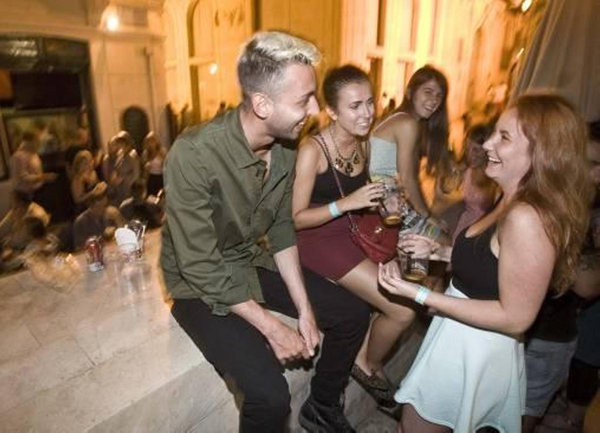 De las bolsas vacías y las botellas tiradas al Aquí no ha pasado nada