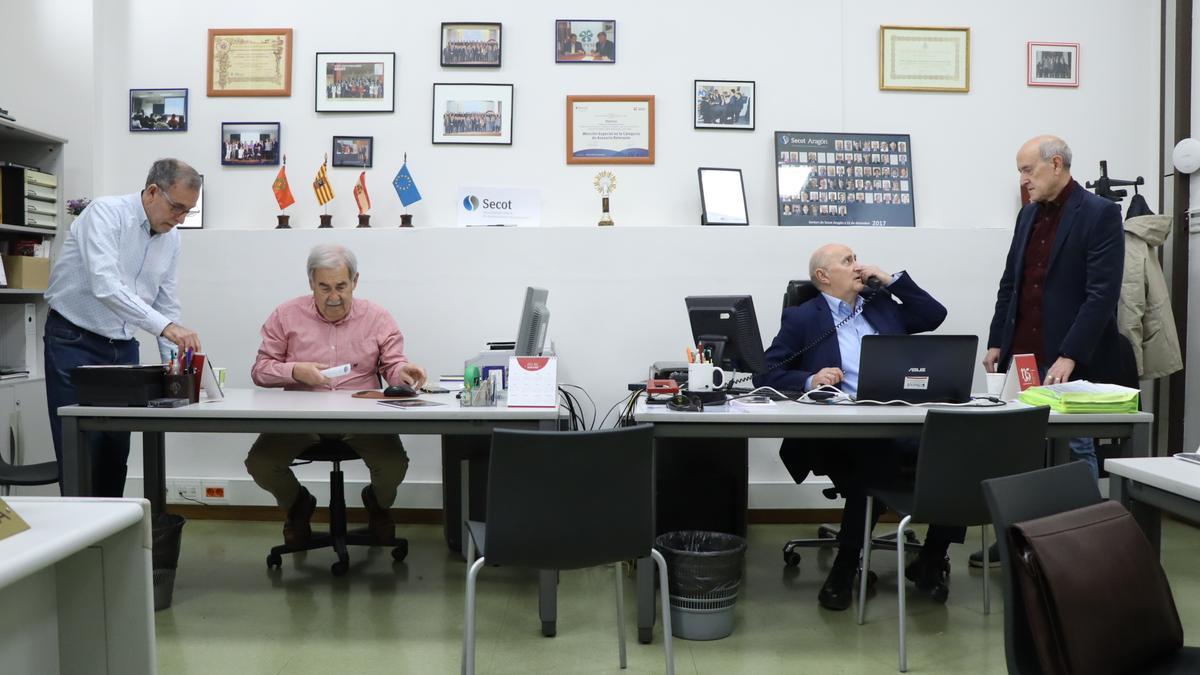 Varios miembros de Secot Aragón en la sede de Cámara Zaragoza.