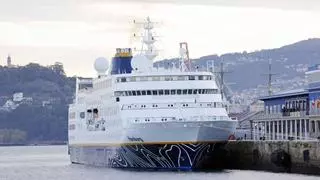 Un crucero alemán regresa a Vigo 14 años después de su única visita junto a un buque escuela sueco