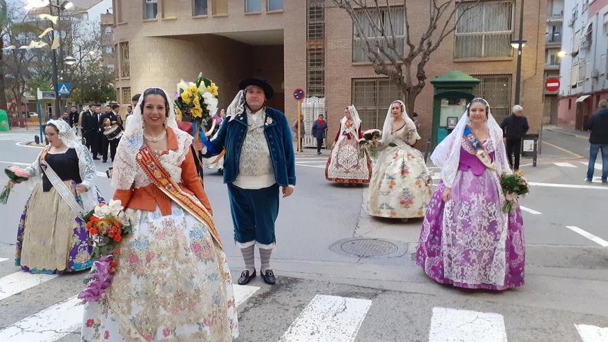La ofrenda de Paiporta, en blusón y polar