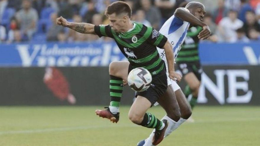 Alfon en el choque del Racing frente al Alavés. | LALIGA