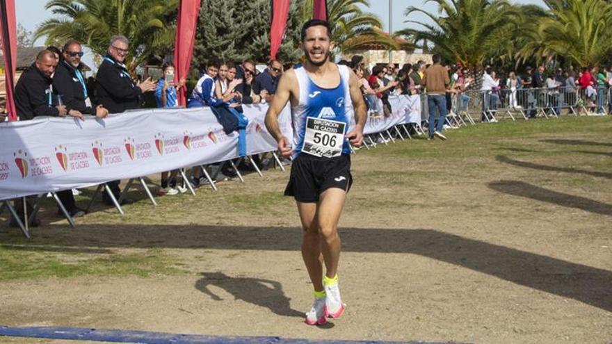 Aitor Sánchez y Carla Martínez, vencedores del Trofeo Diputación de Cáceres de campo a través