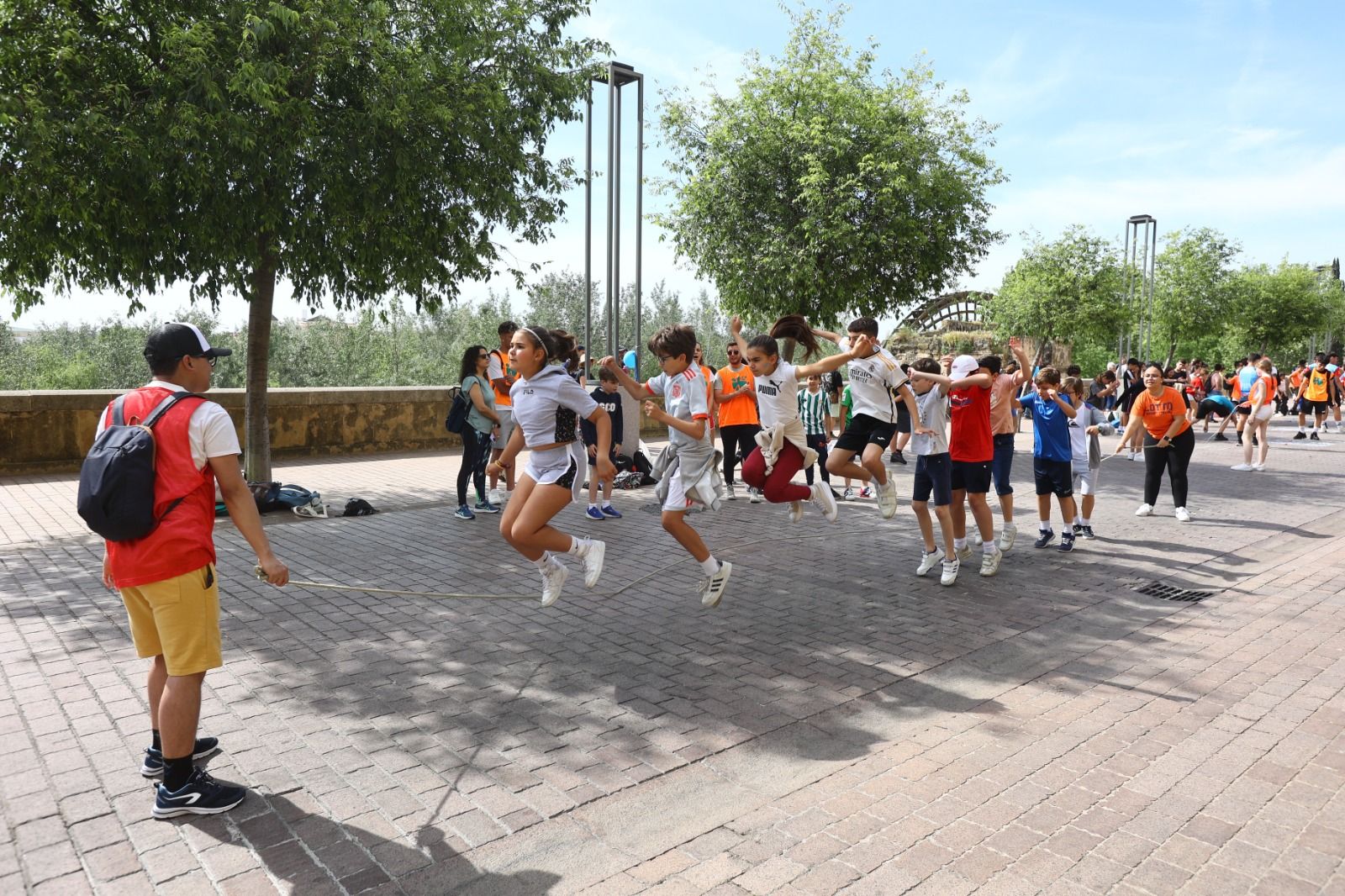 'Callejugando' acerca los juegos tradicionales a los niños y niñas de Córdoba