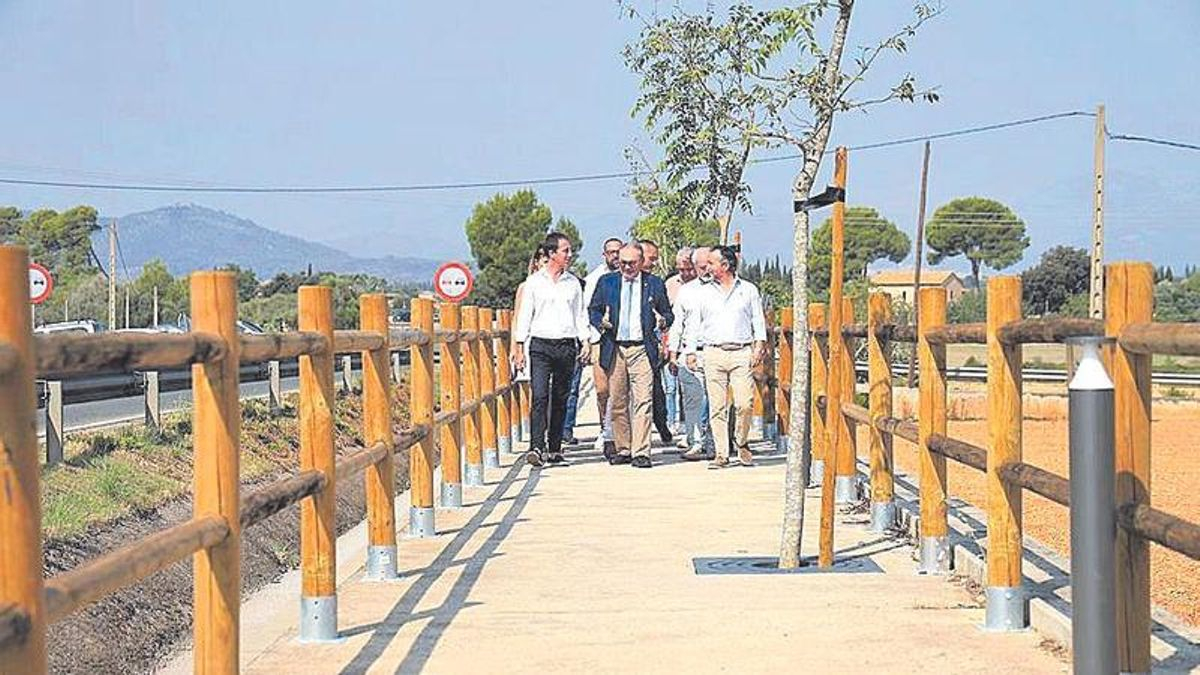 El presidente del Consell, Llorenç Galmés, inauguró la remodelación del paseo peatonal entre el pueblo de Muro y la estación del tren