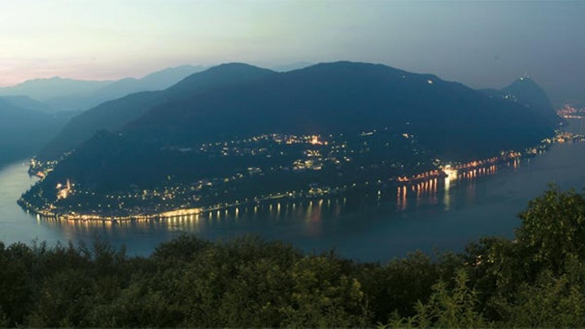 Panorámica de San
Giorgio, monte boscoso sobre el lago Lugano incluido en la lista de los lugares P