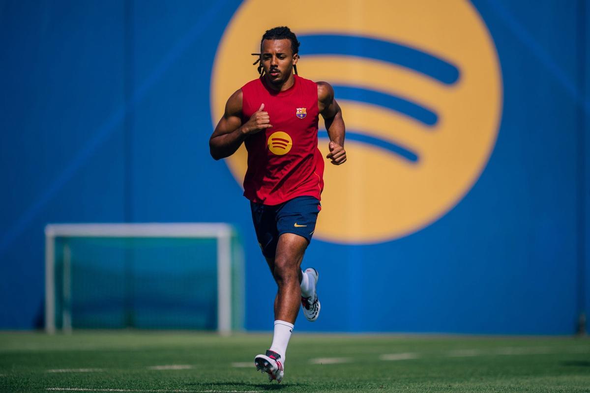 El jugador del FC Barcelona Jules Koundé en un entrenamiento en la pretemporada 2026/27