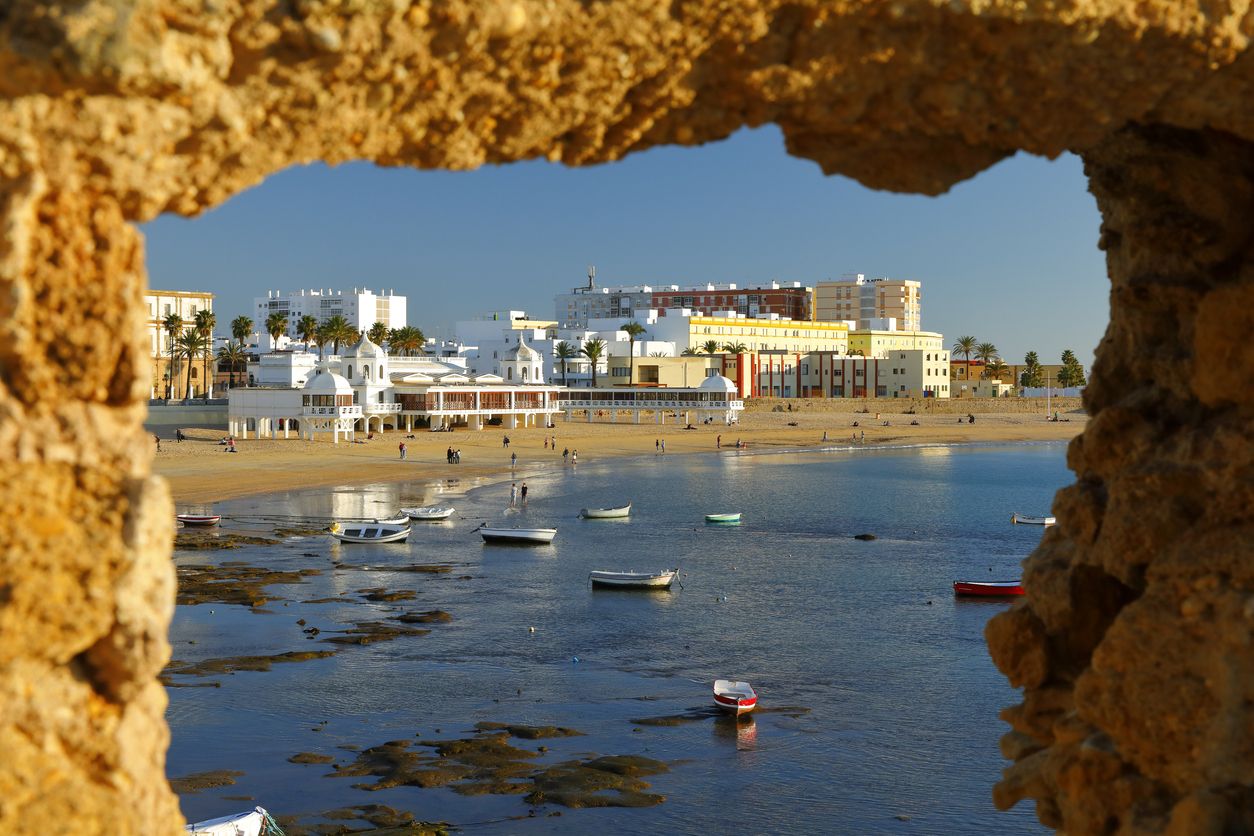 La Caleta, enmarcada.