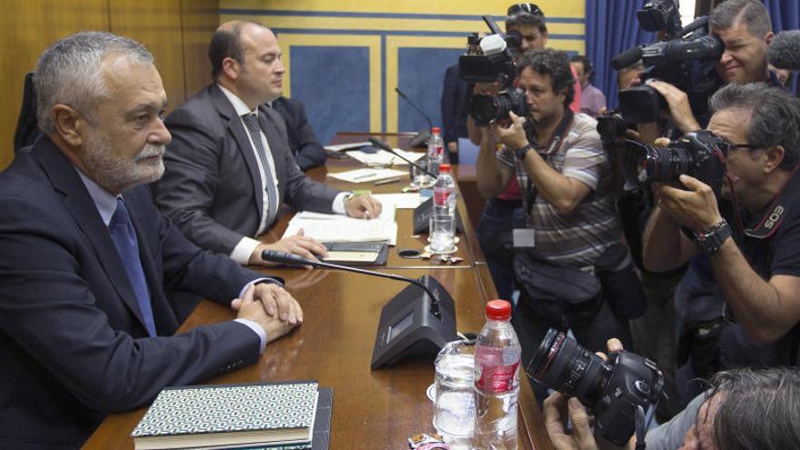 Griñán en la comisión de investigación del parlamento andaluz.