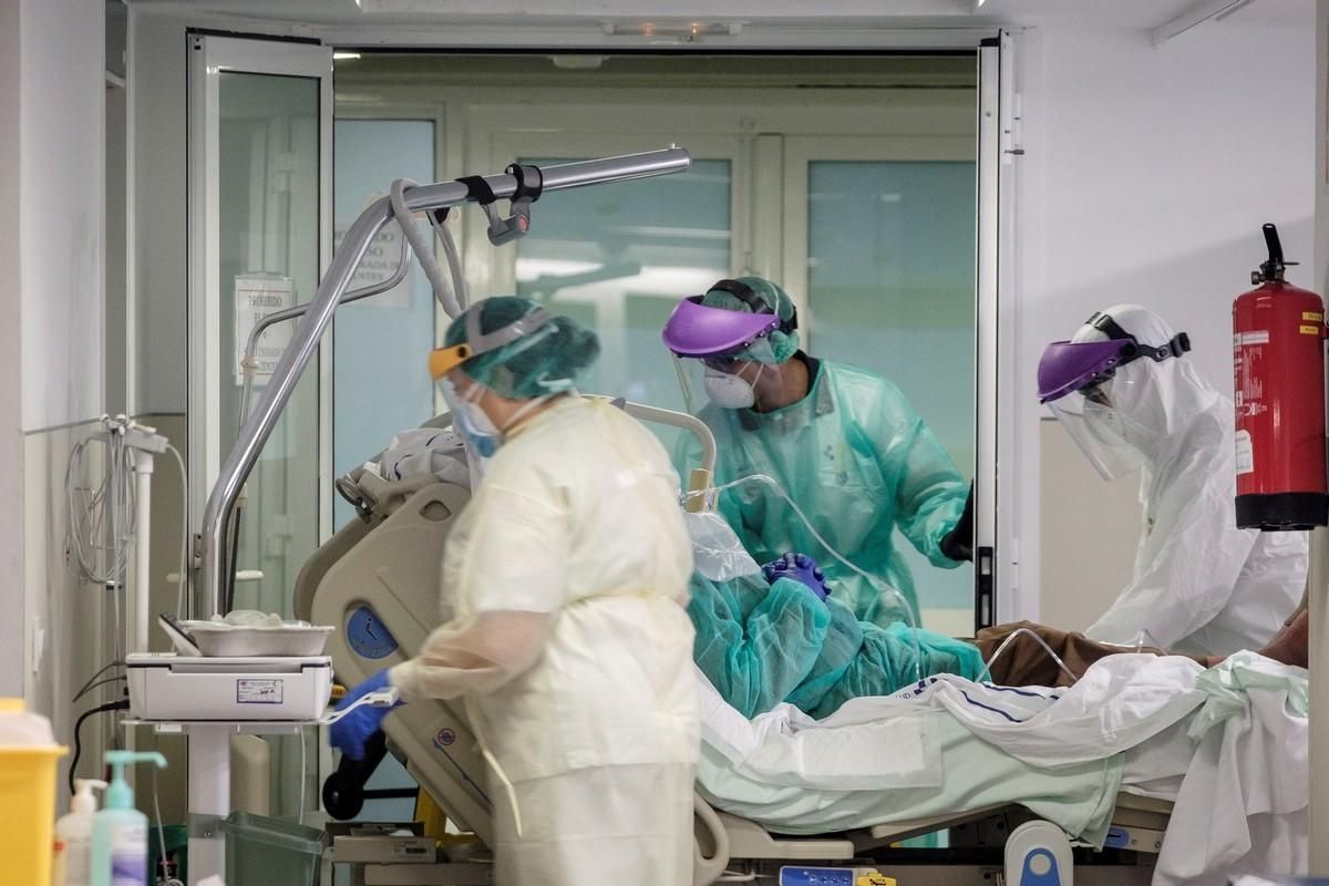 Atención hospitalaria por el coronavirus en el Materno Infantil de Gran Canaria.