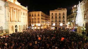 Una manifestació contra el passaport Covid convoca centenars de persones a Barcelona