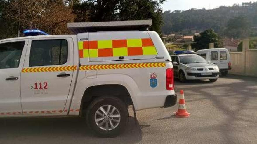 Efectivos de Emergencias y Guardia Civil en Carballido. // Cedida