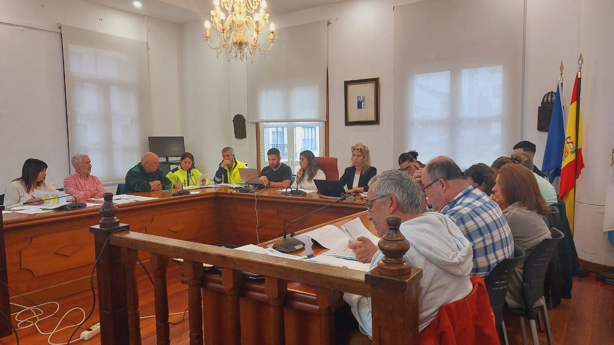 Una mesa de negociación sindical en el Concello de Bueu a finales del año pasado.