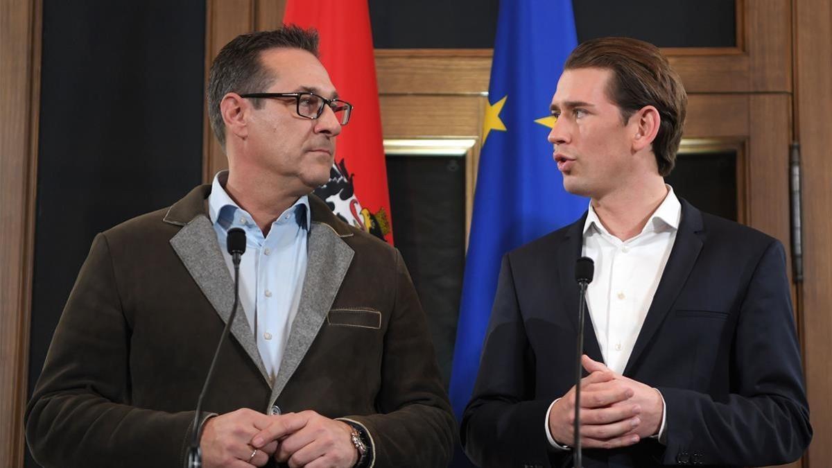 Sebastian Kurz (derecha) y Christian Strache, este viernes 15 de diciembre.