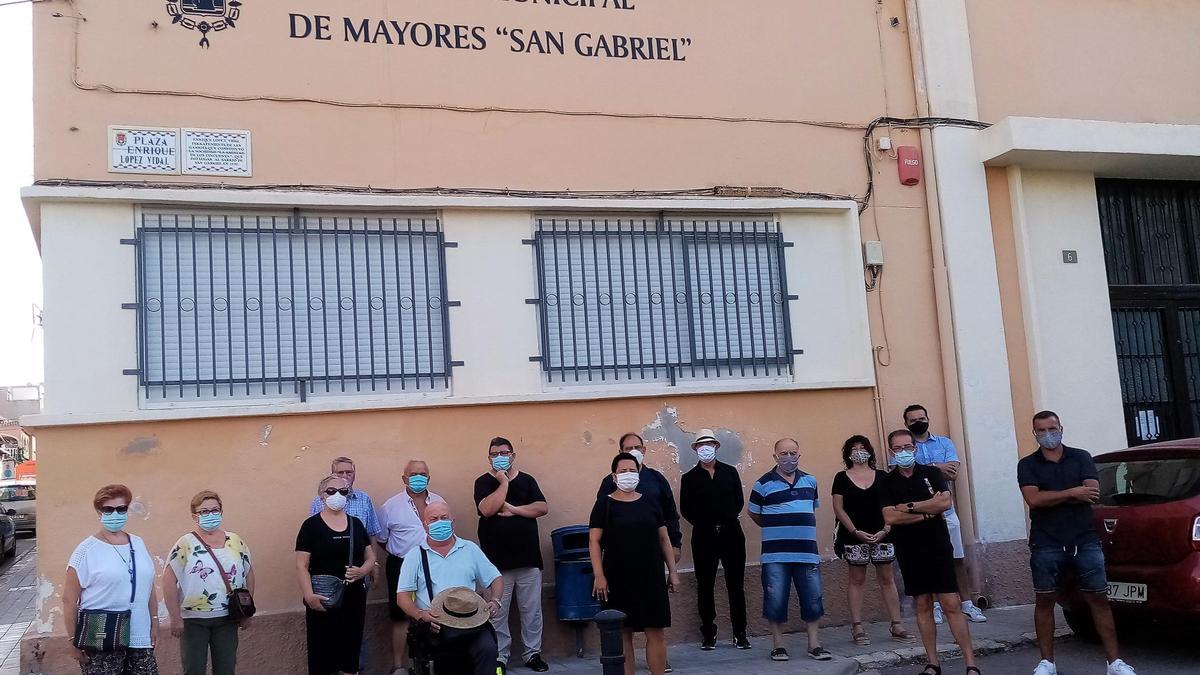 Vecino de San Gabriel manifestándose por el Centro Cívico