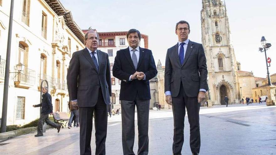 Los presidentes autonómicos del Noroeste Vicente Herrera, Javier Fernández y Alberto Núñez Feijóo.